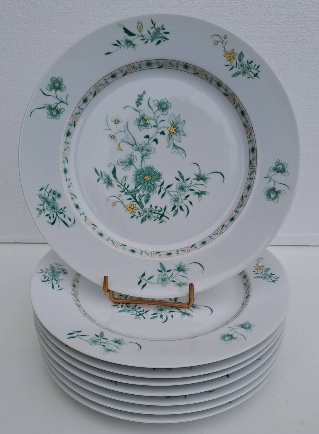 8 flat plates in Limoges Bernardaud porcelain model Beijing