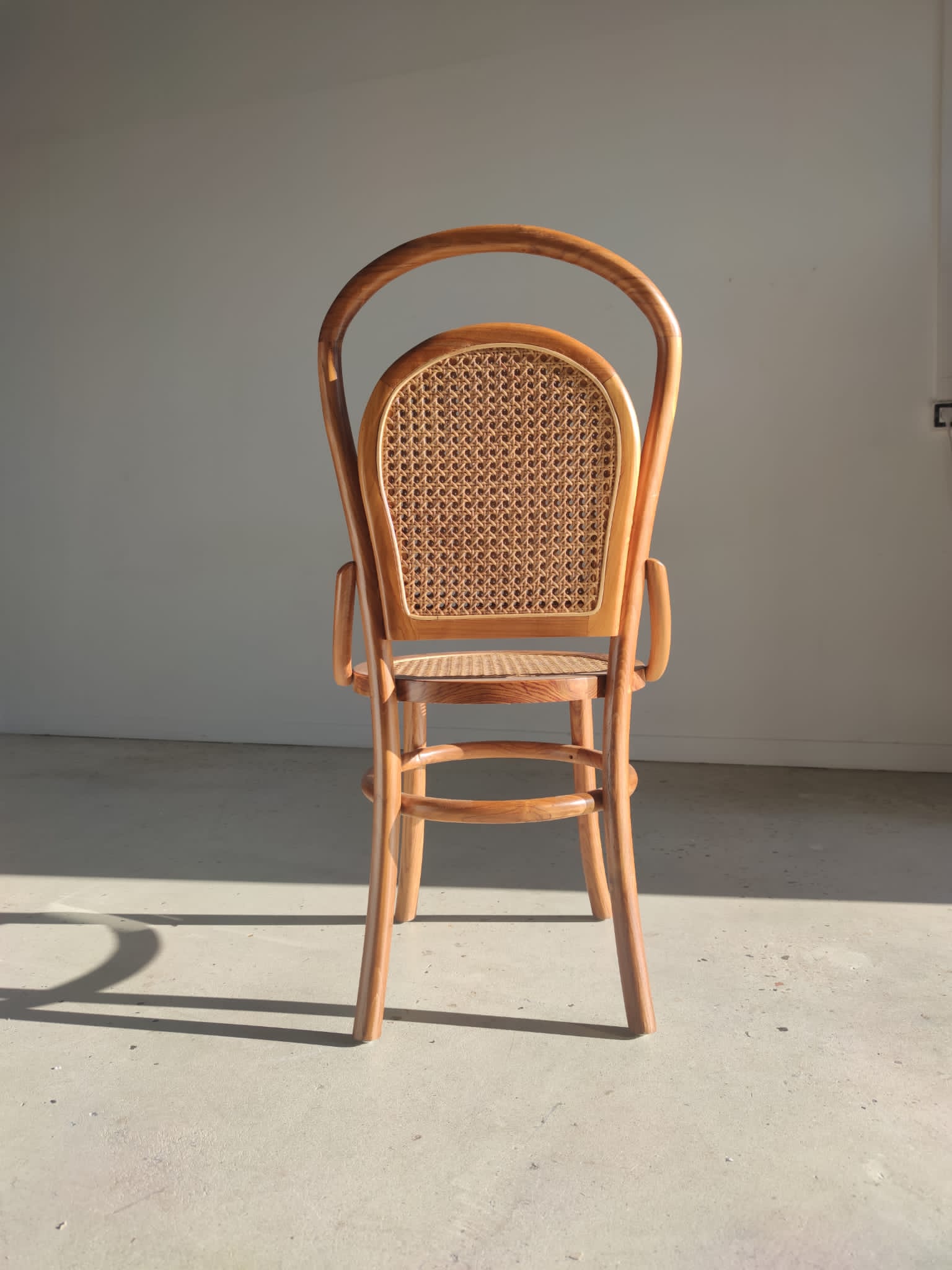 Chaise cannée en bois naturel