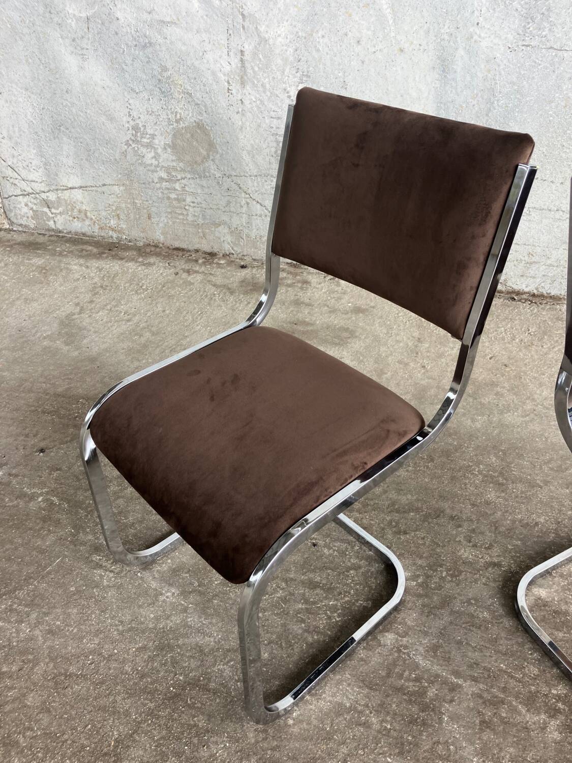 Paire de chaises chromées vintage 1970