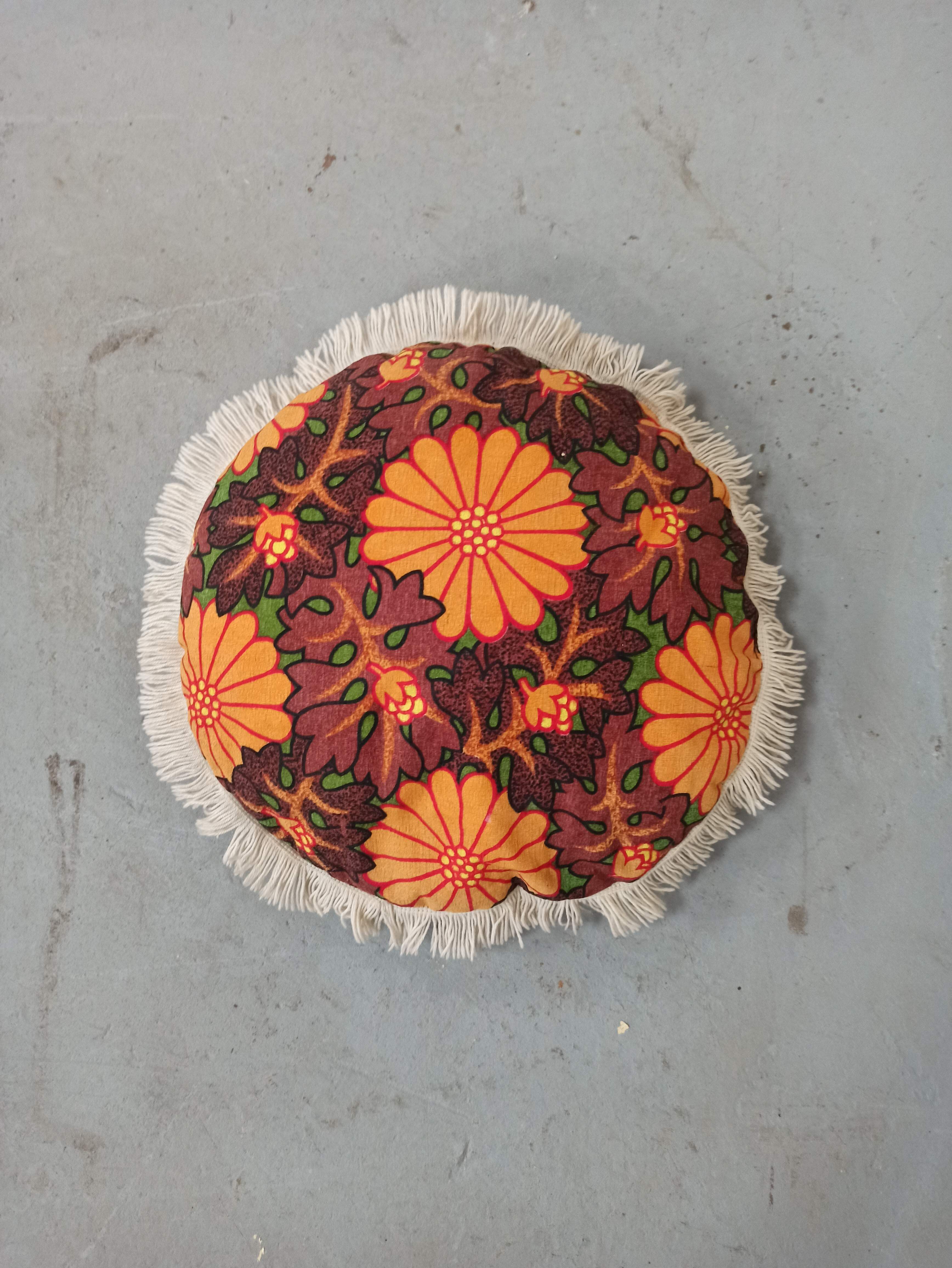 Round cushion year 70 vintage fringes