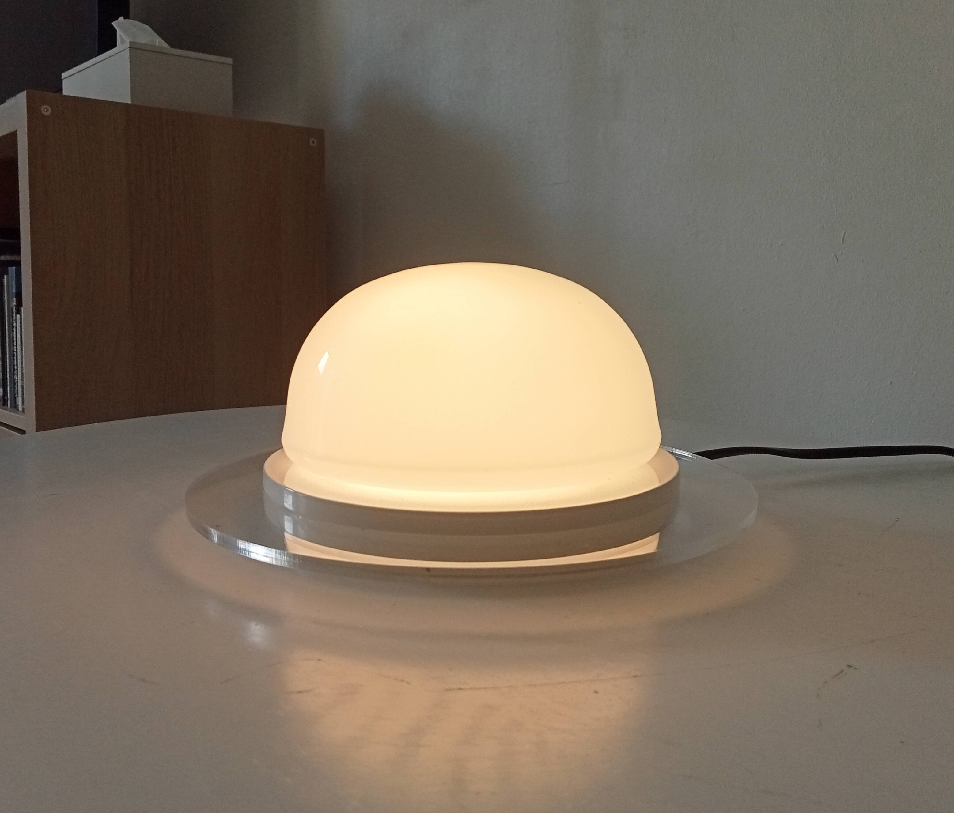 Vintage wall lamp in opaline and lucite