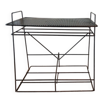 Table desserte en métal noir perforé 1950/1960.