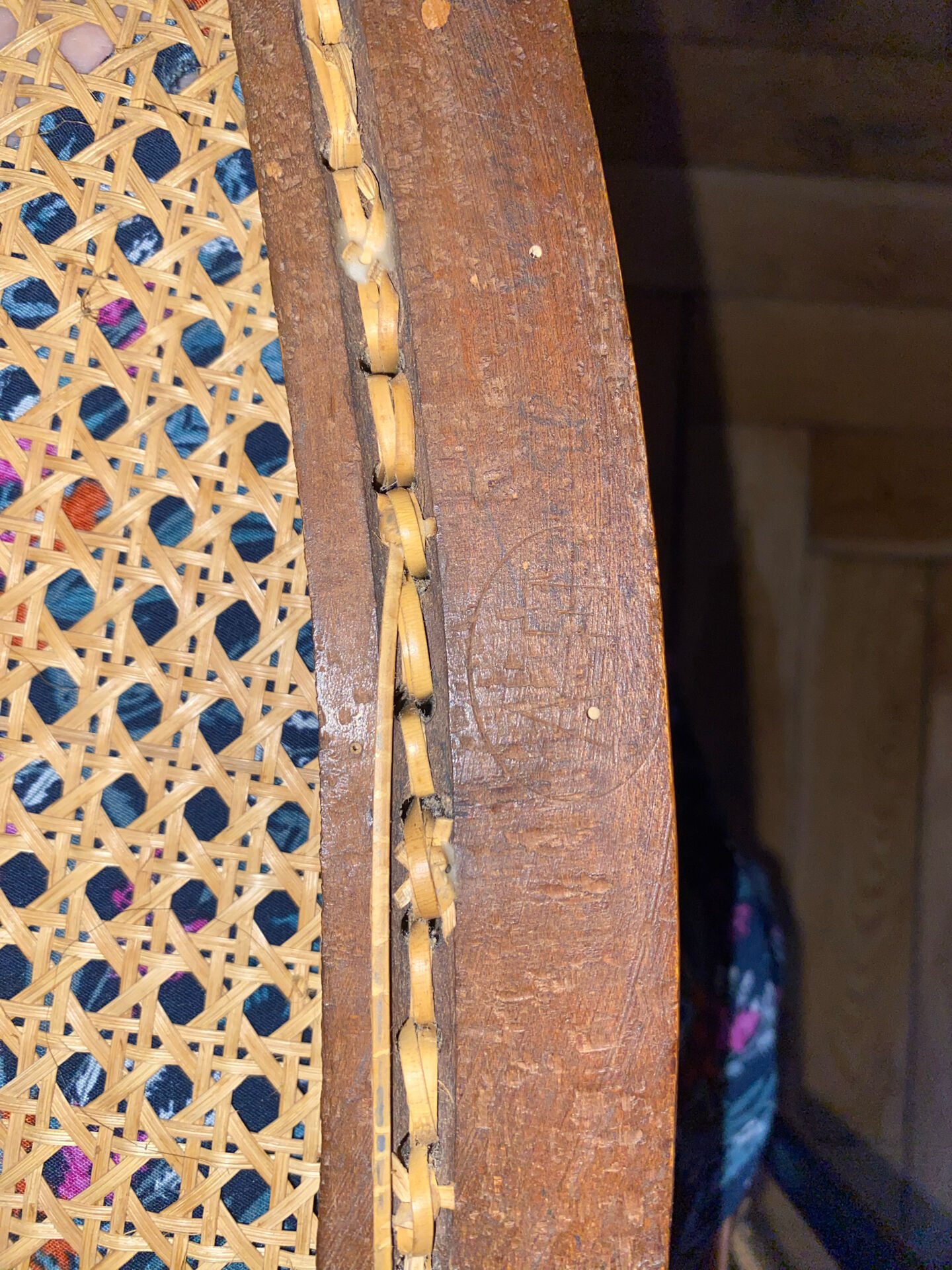 2 chaises d'appoint Napoléon III en noyer et cannage parfait –