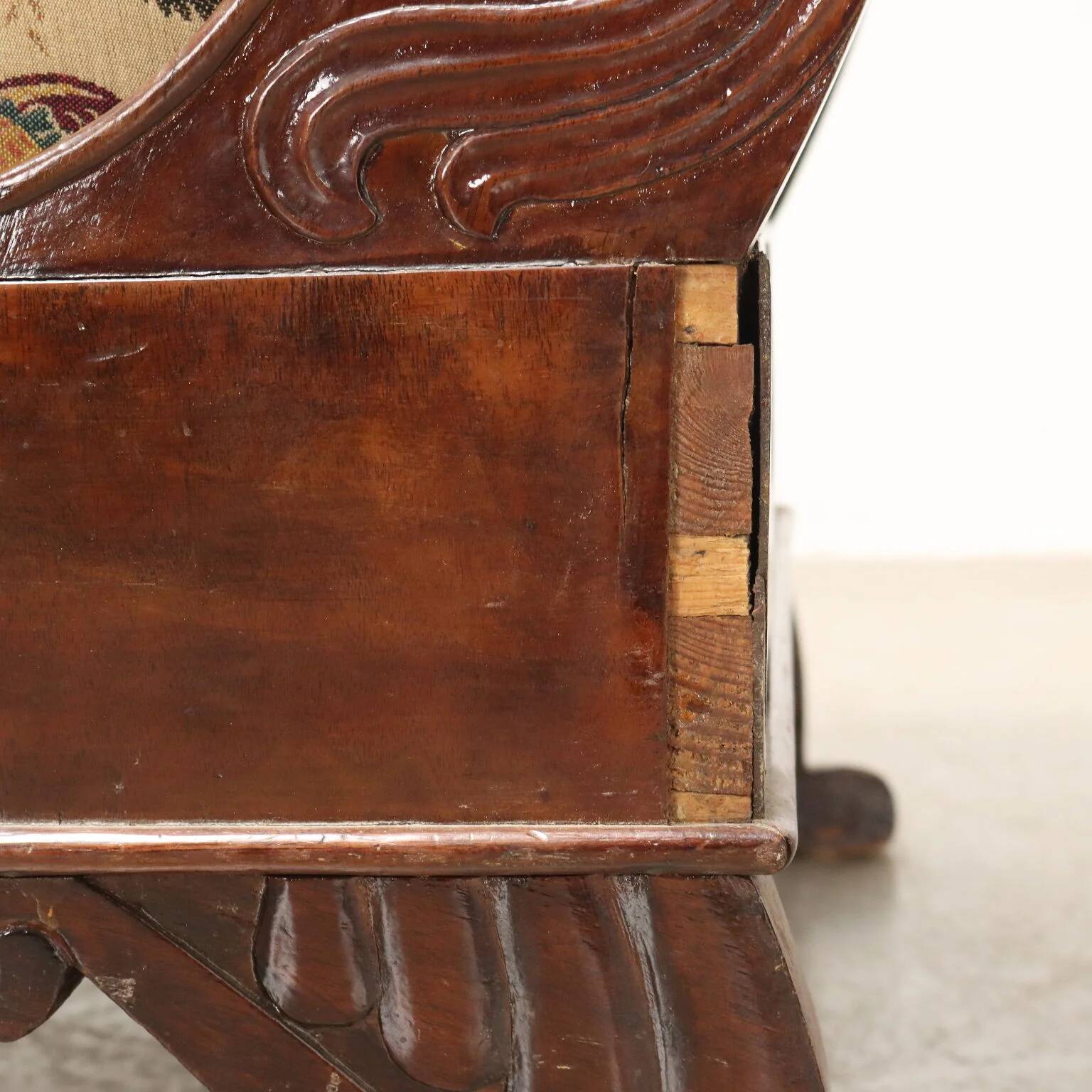 Antique Louis-Philippe canapé in walnut and fabric, Italy, 19th century