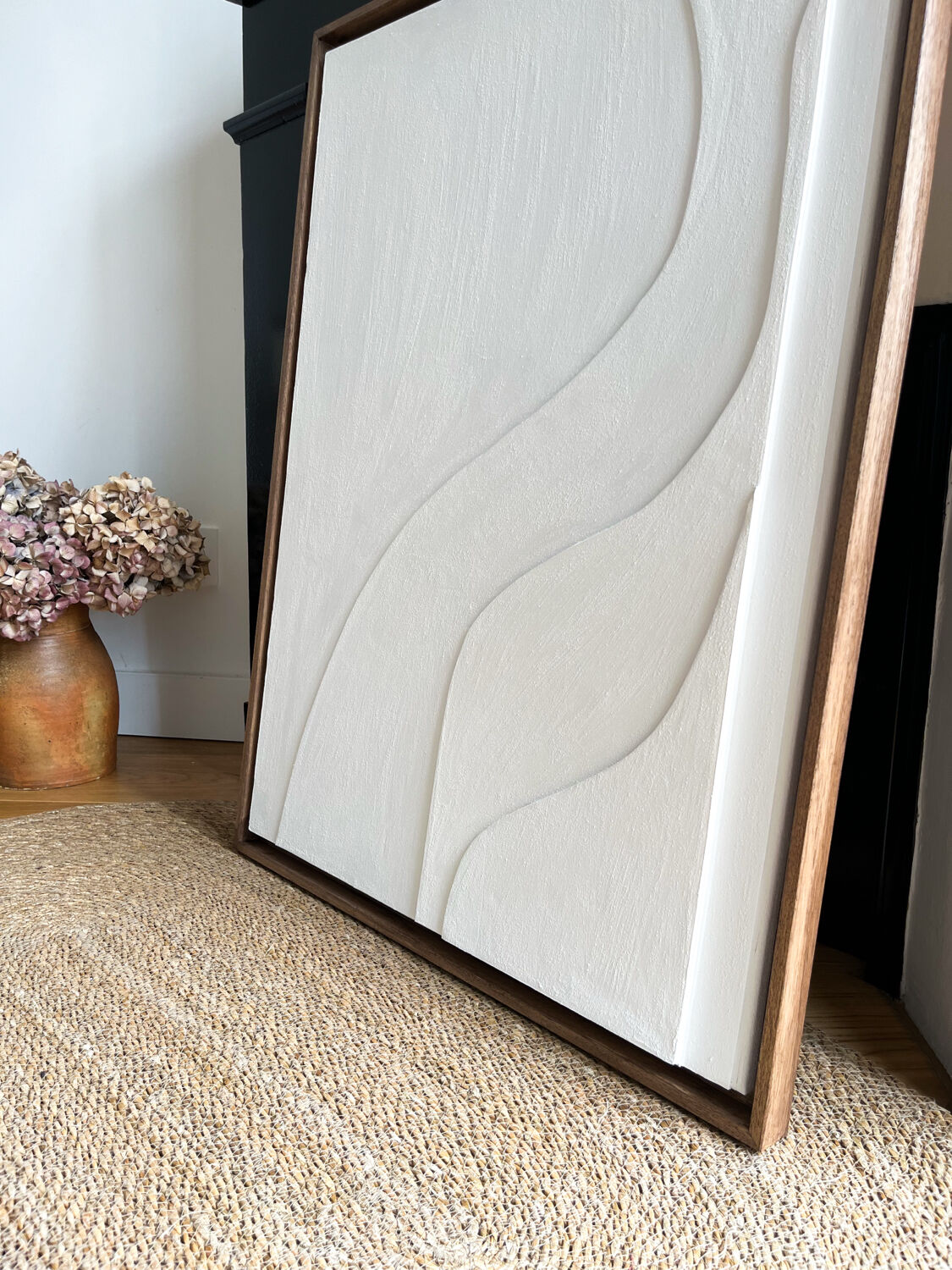 Minimalist relief white table