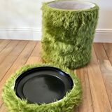 Moulded pouf with 70s green chest