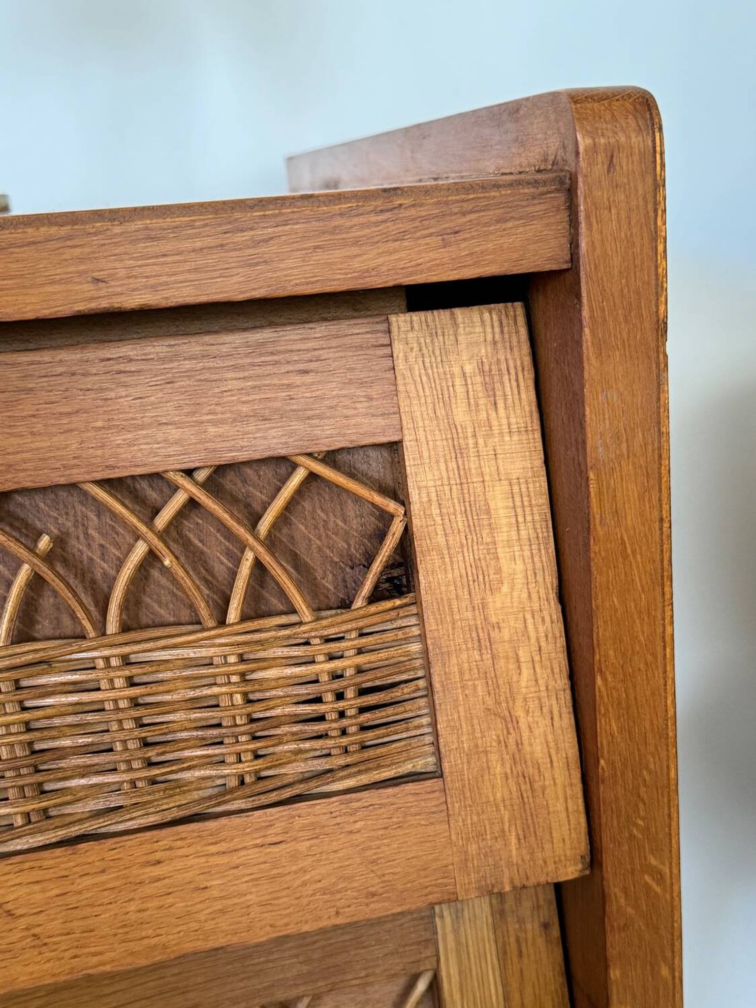 Commode bois et rotin vintage