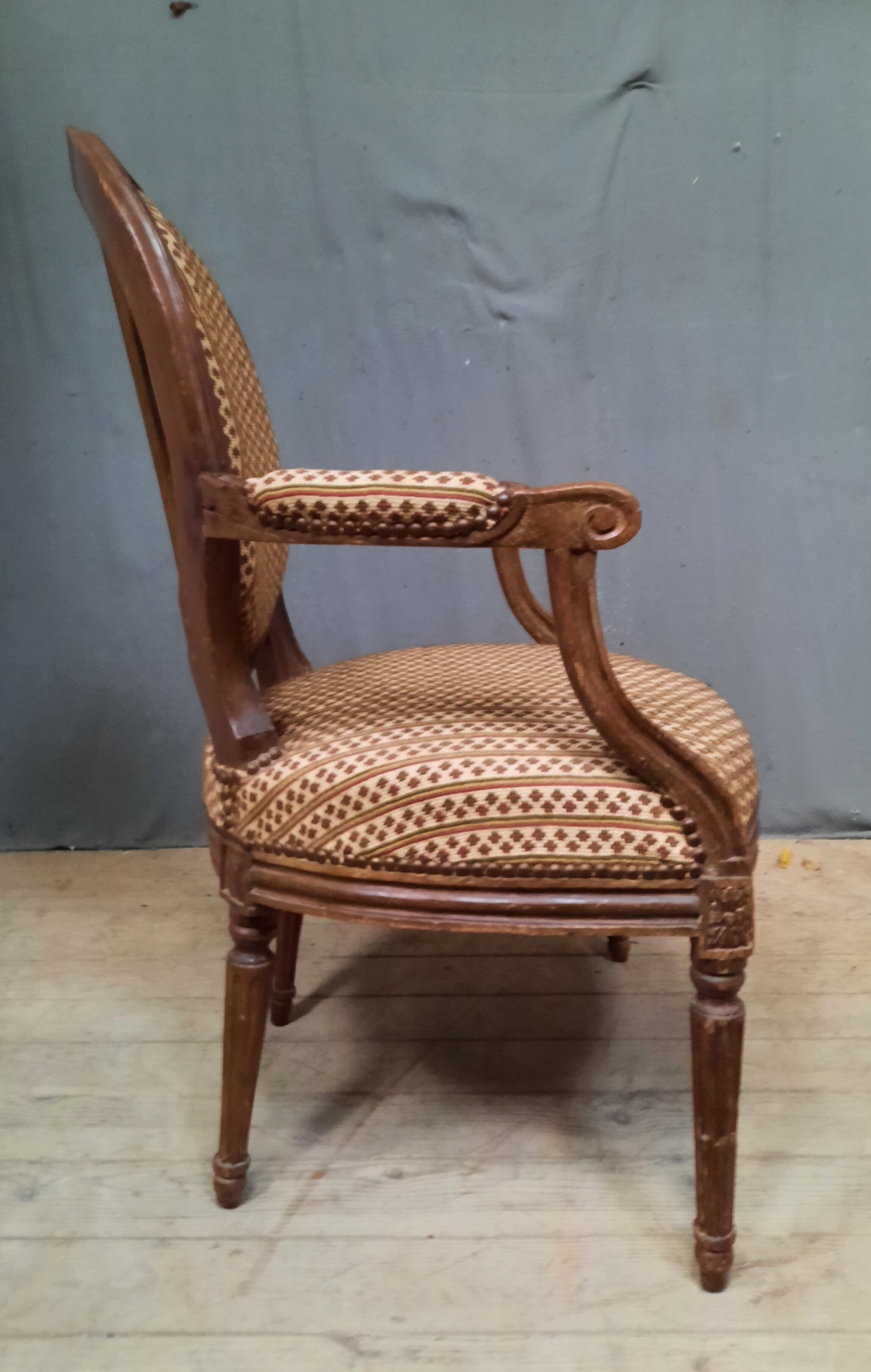 Fauteuil medaillon Louis XVI