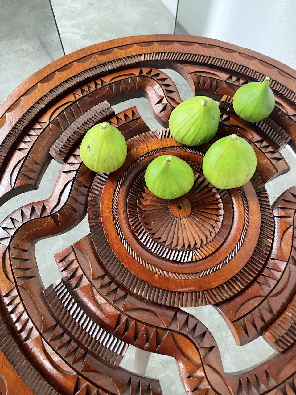 60s tripod coffee table in chiseled wood