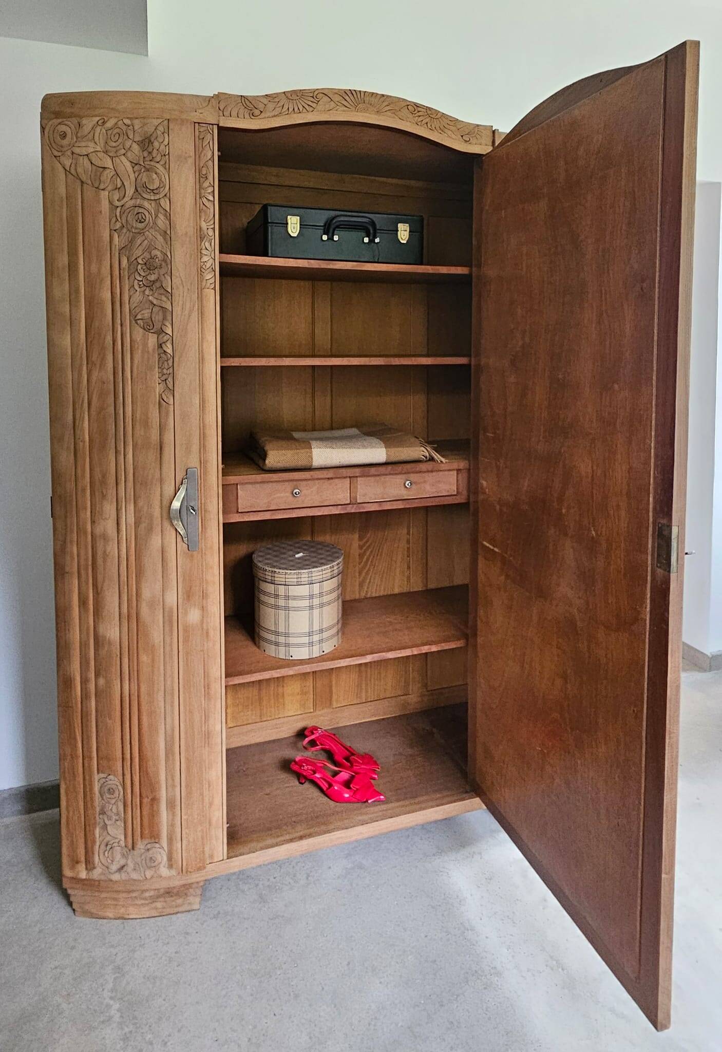 Armoire Art déco, 3 portes, 1 miroir, sablée