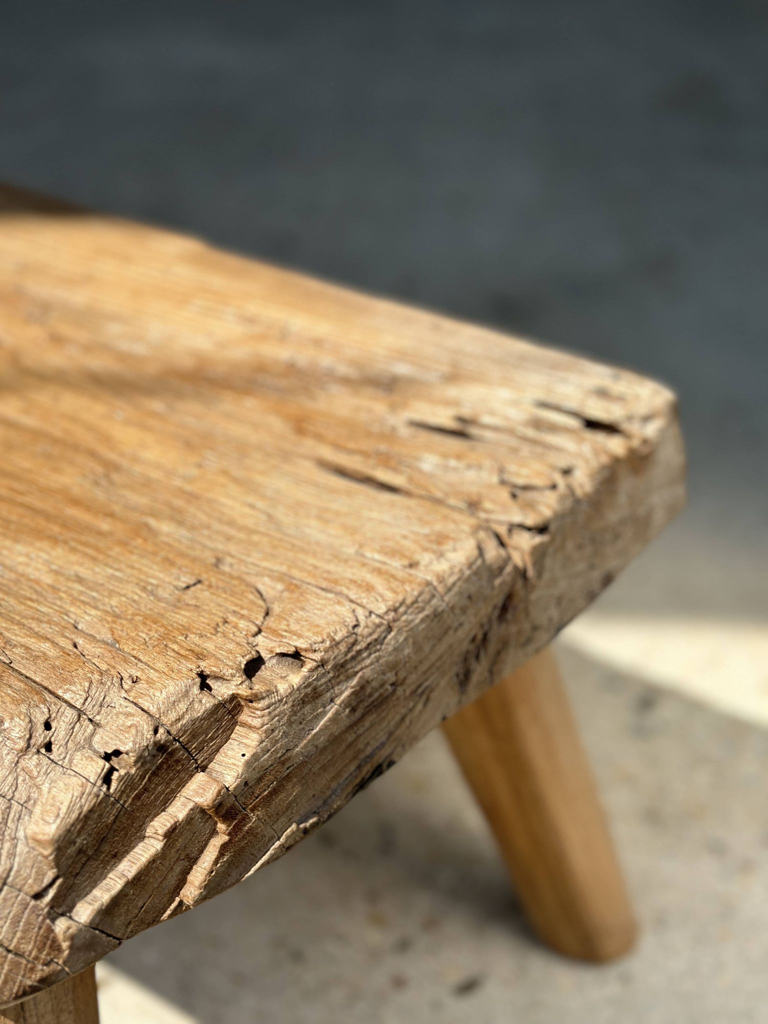 Small side table or stool in four-legged blond teak H:30 L43 l30