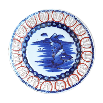Antique Japanese porcelain Imari basket dish or decorative polychrome plate, 19th century