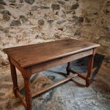 Antique French farmhouse table in oak (1780–1830) – Walnut legs – Rustic provincial dining table