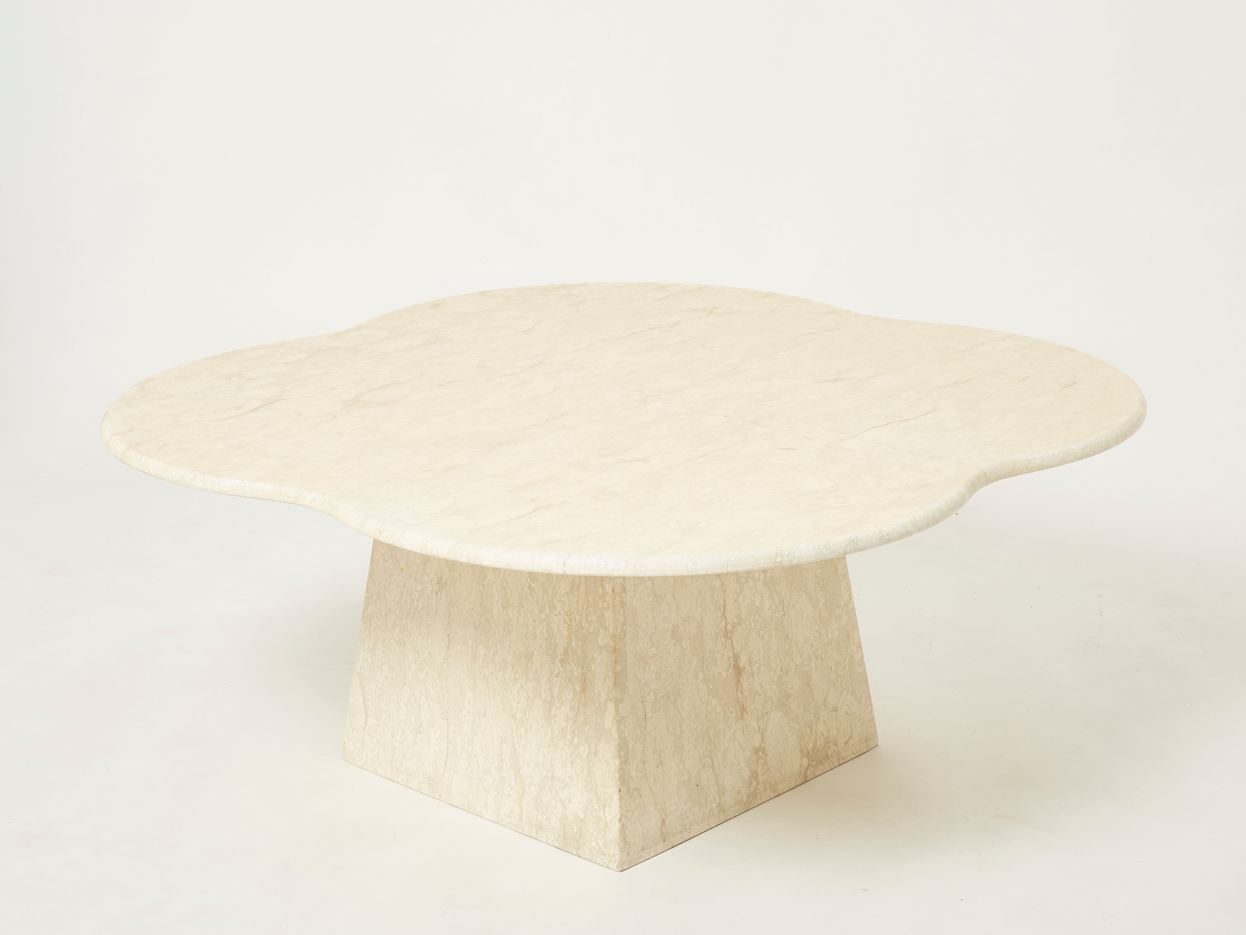 Large free-shaped coffee table clover in Italian travertine 1970