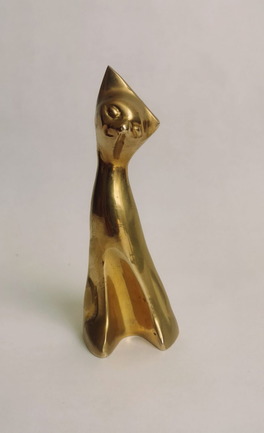 Trio of cats in gilded brass