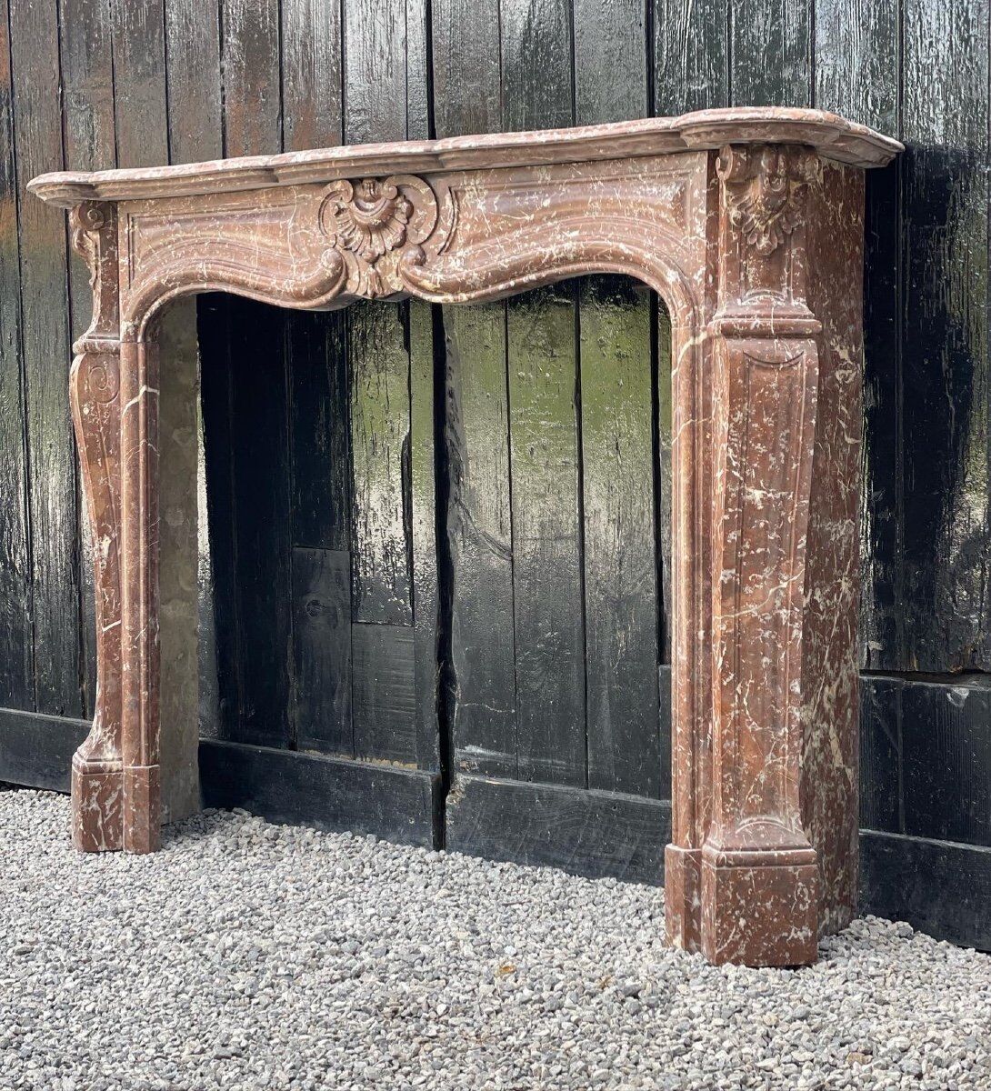 Fireplace in rancid marble around 1880