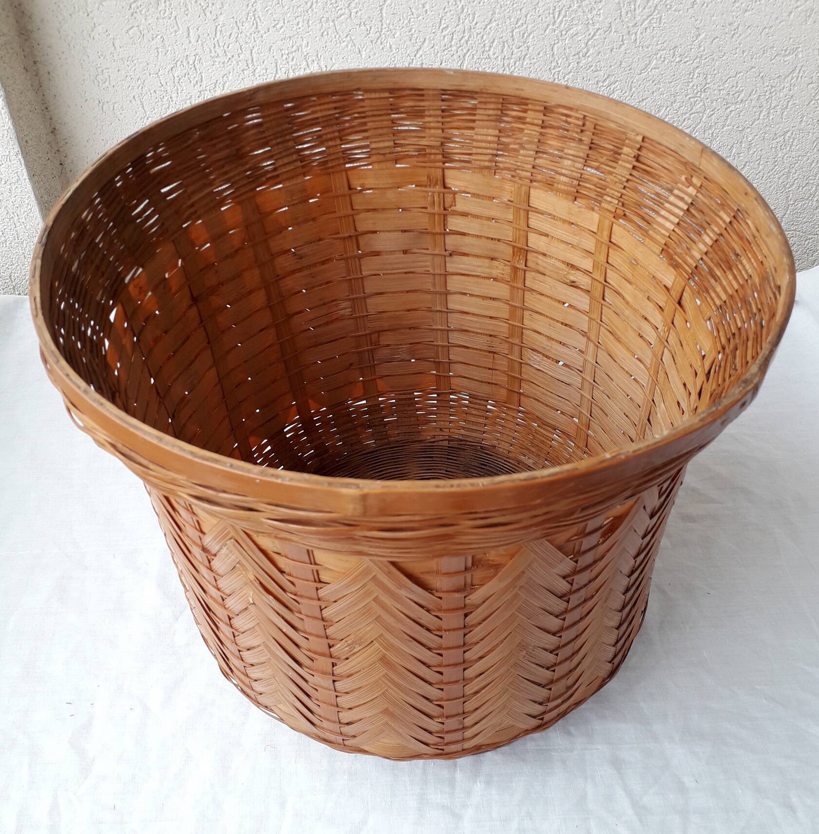 Wicker cache-pot