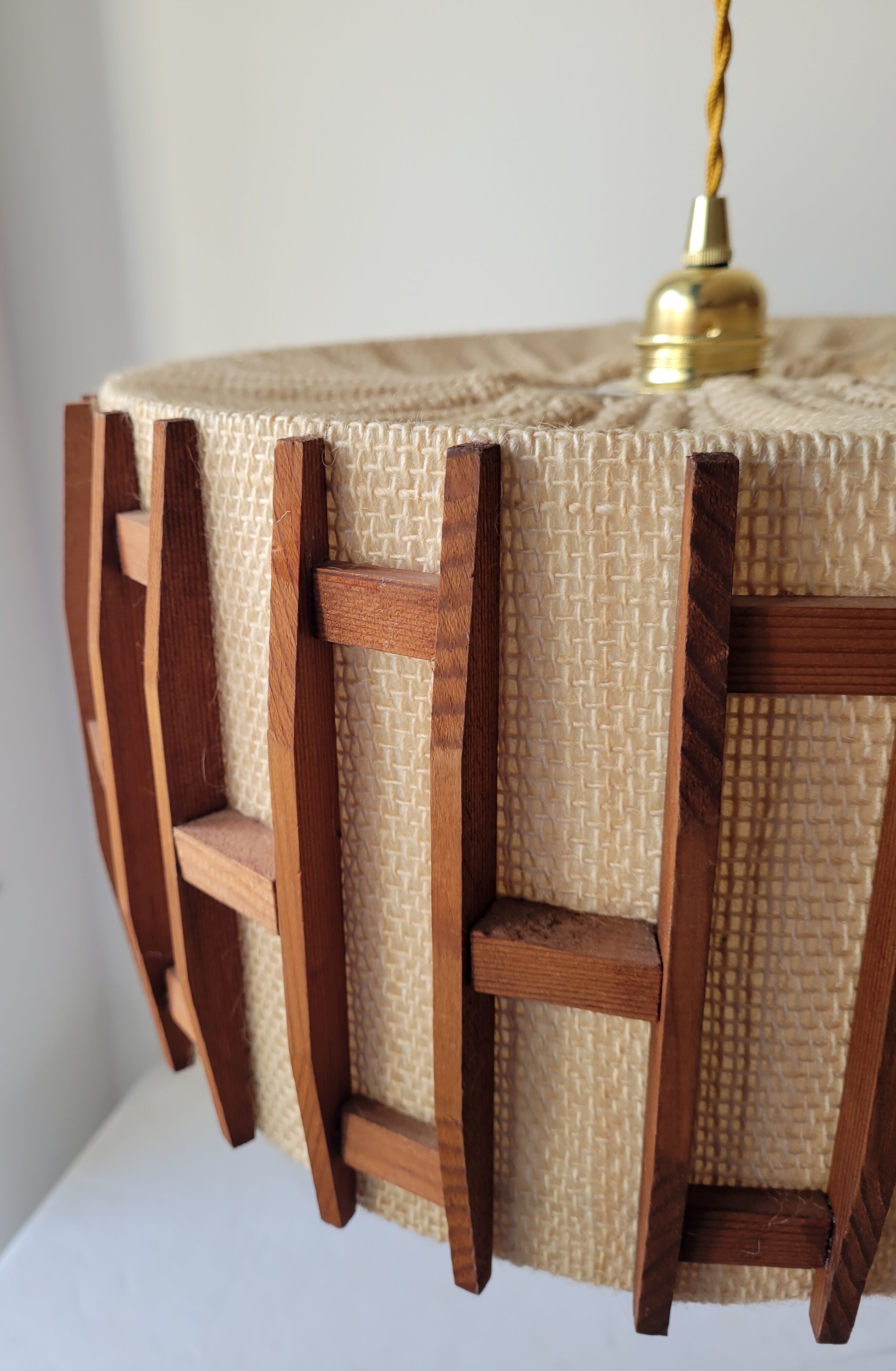 Scandinavian pendant lamp in wood and burlap