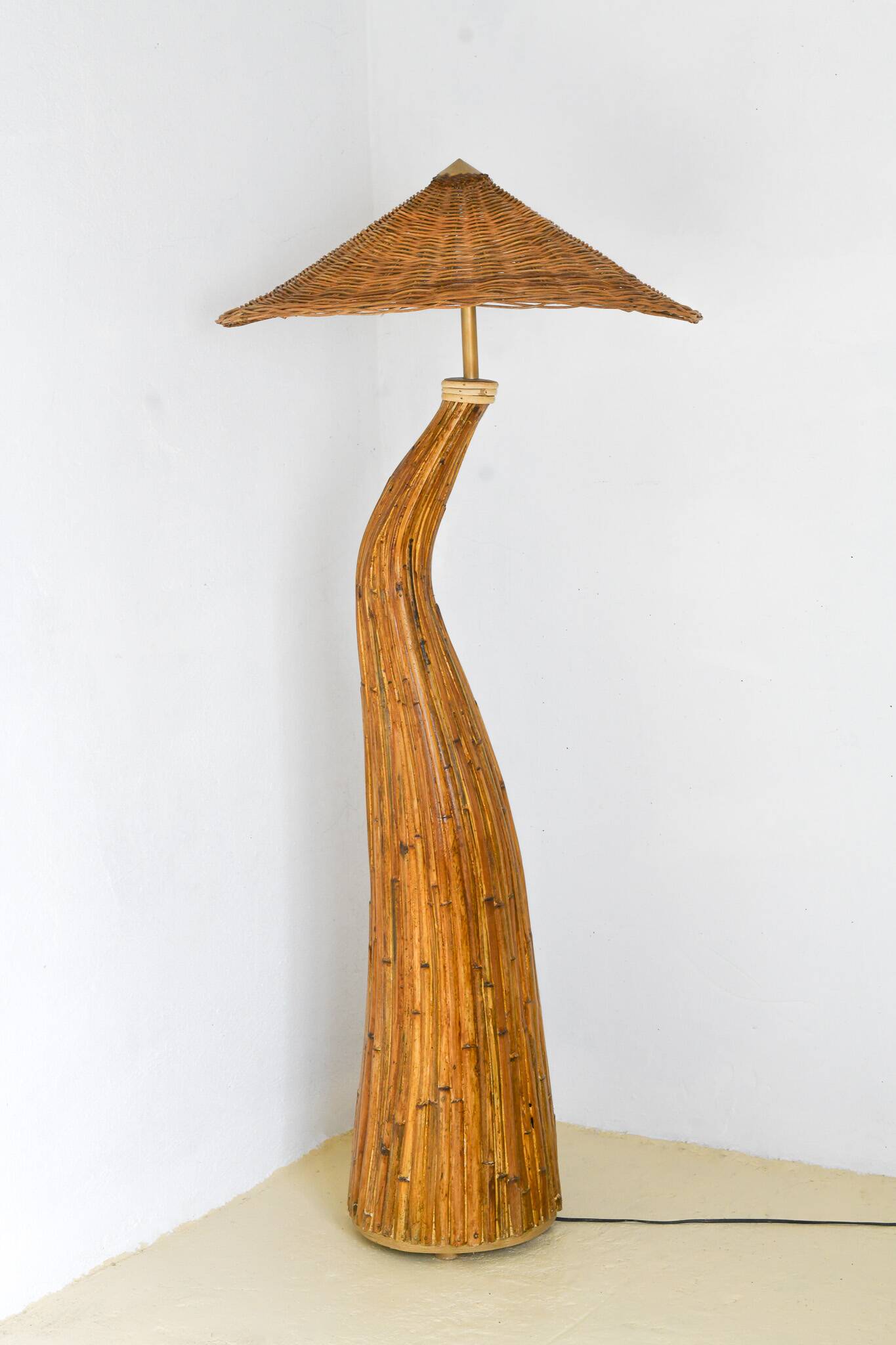 Lampadaire sculptural en rotin « Champignon »