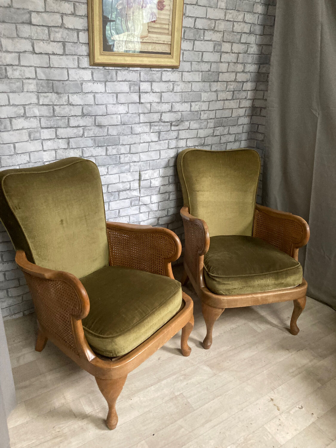 Fauteuils cannage et tissus velours