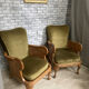 Fauteuils cannage et tissus velours