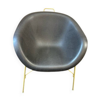 Designer armchair with a black shell – metal frame