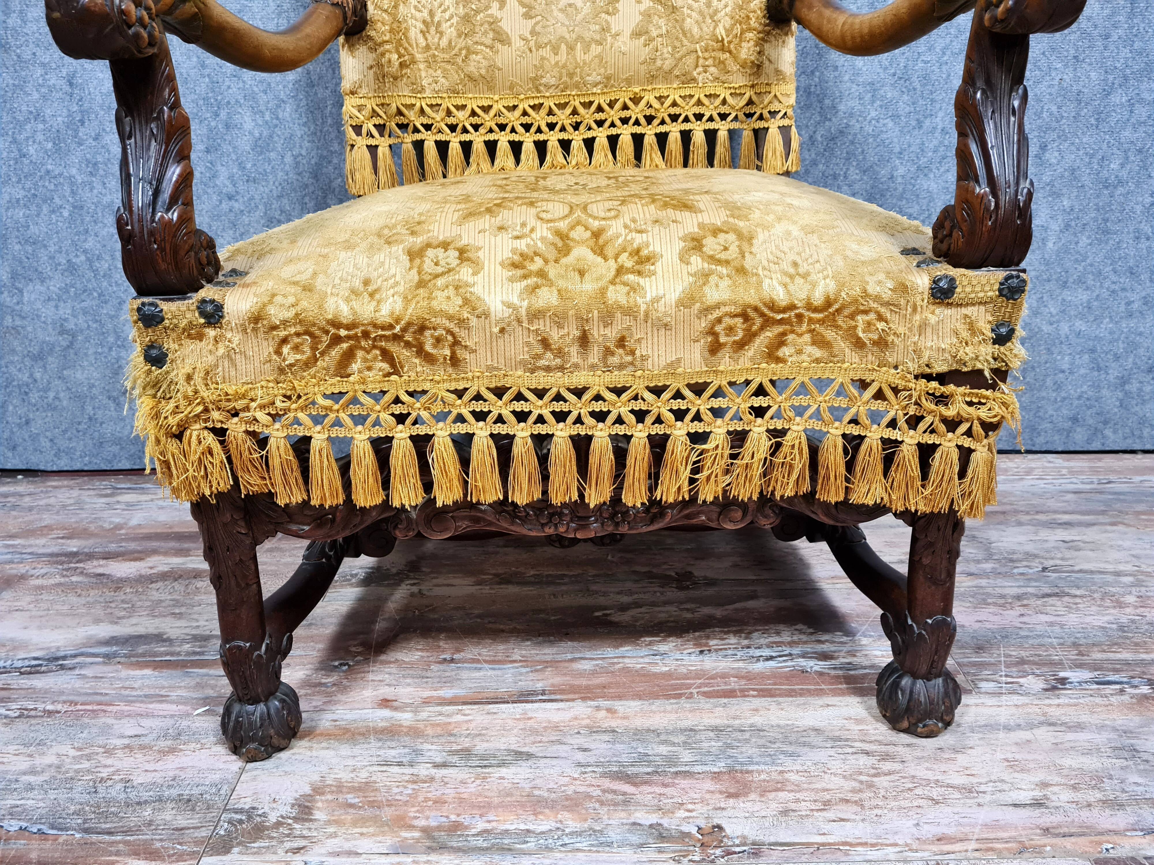 Large armchair with high Renaissance back in solid walnut around 1850-1860