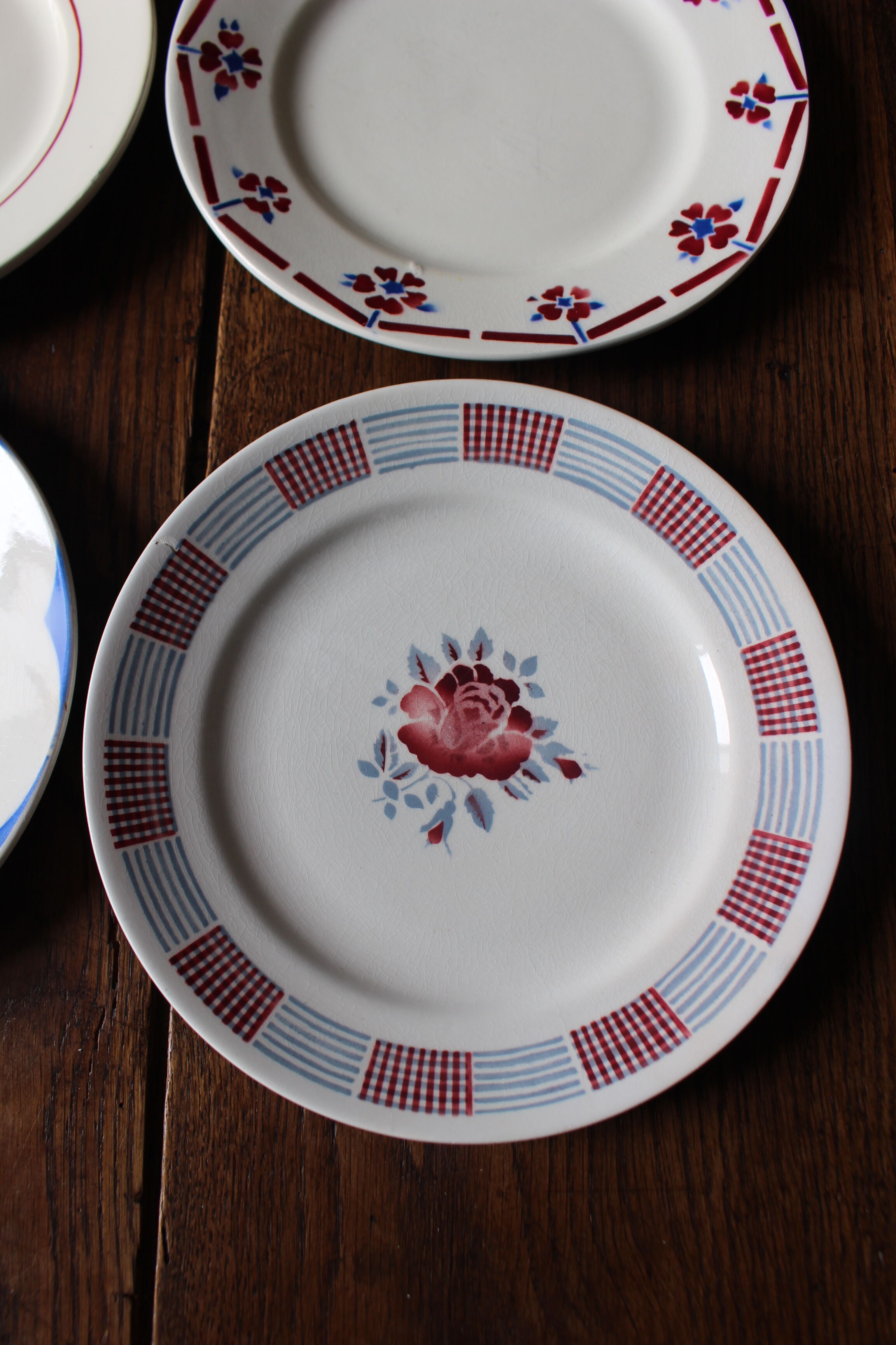 Lot 4 plates Art Deco mismatched Badonviller Digoin