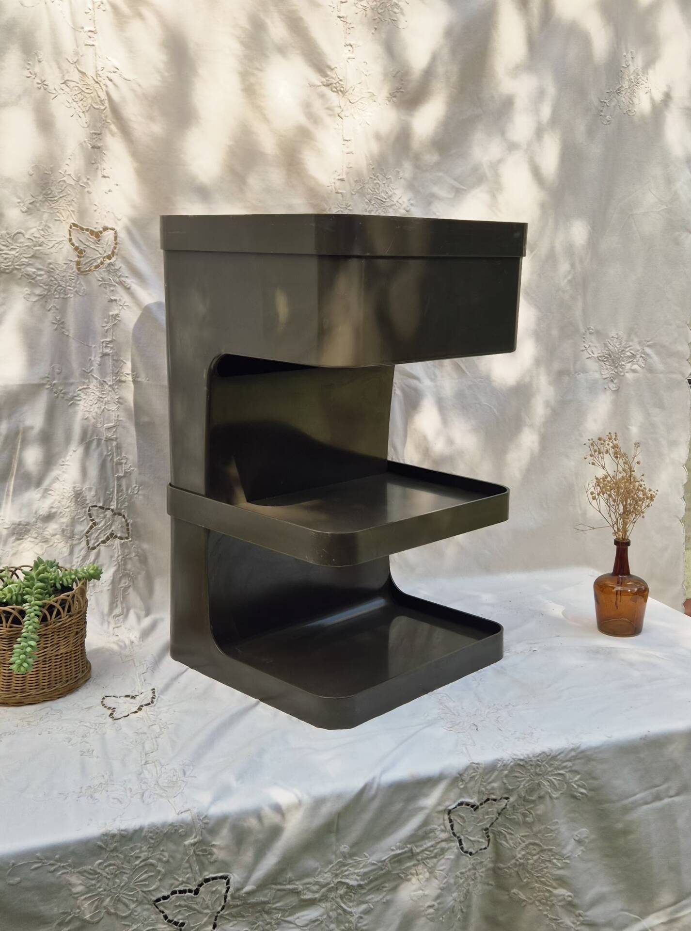 Dessert, brown plastic side table Flair by Prisunic, 1970.
