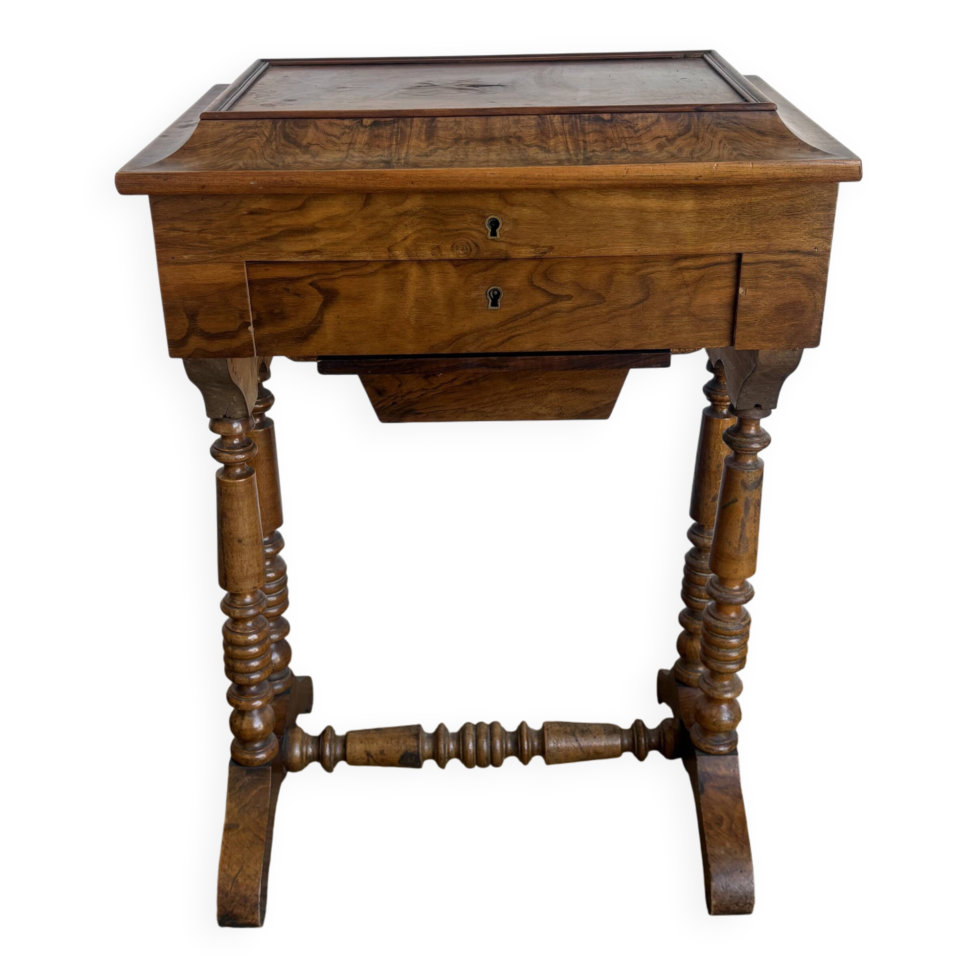 Louis XIII style work table in walnut – Late 19th century