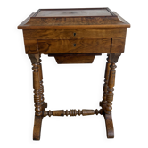 Table à ouvrage de style Louis XIII en noyer – Fin XIXᵉ siècle