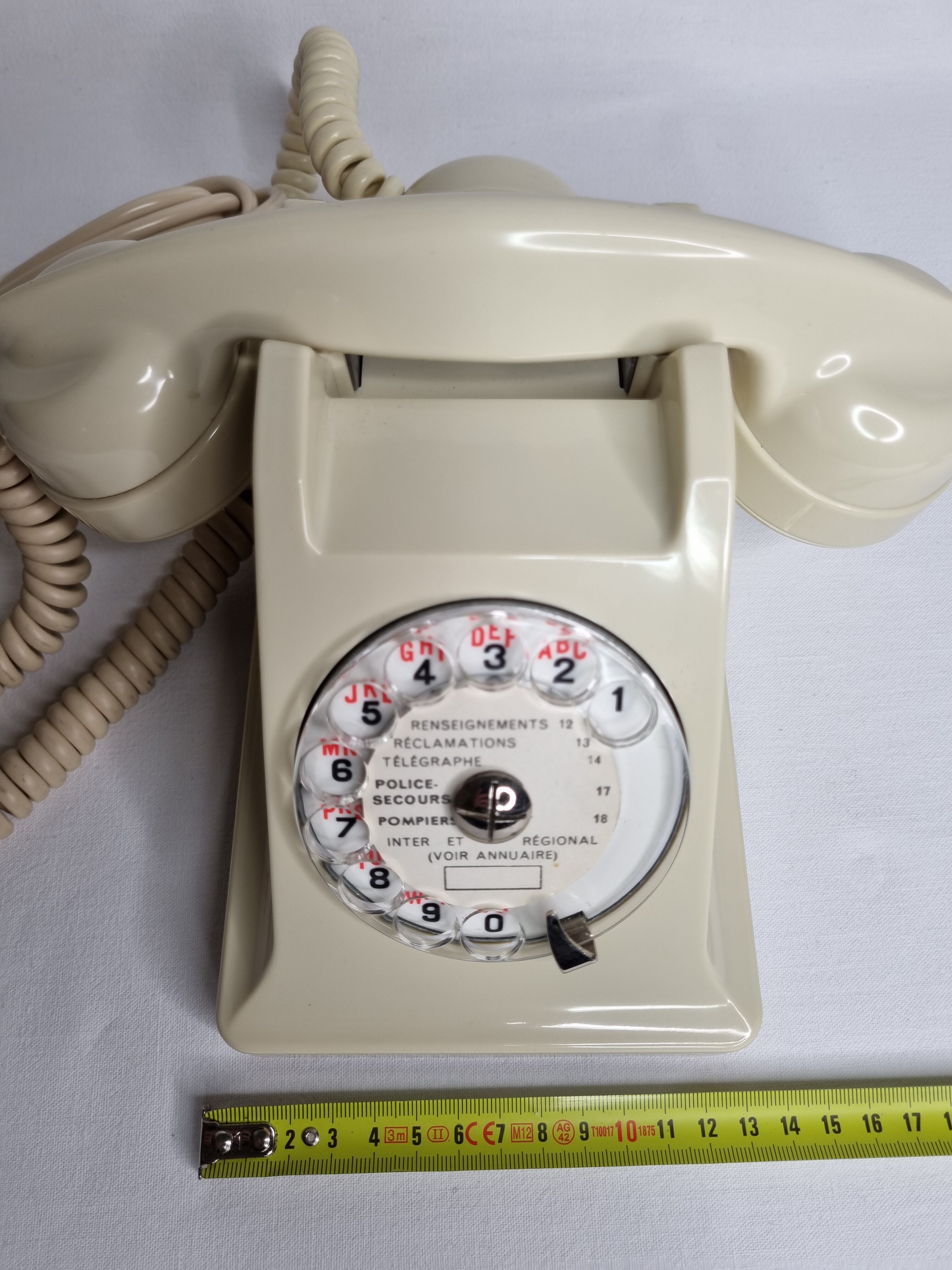 Vintage phone "PTT" in Bakelite, white, from the 60s