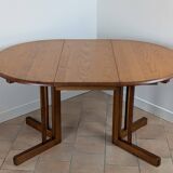 Extendable round table