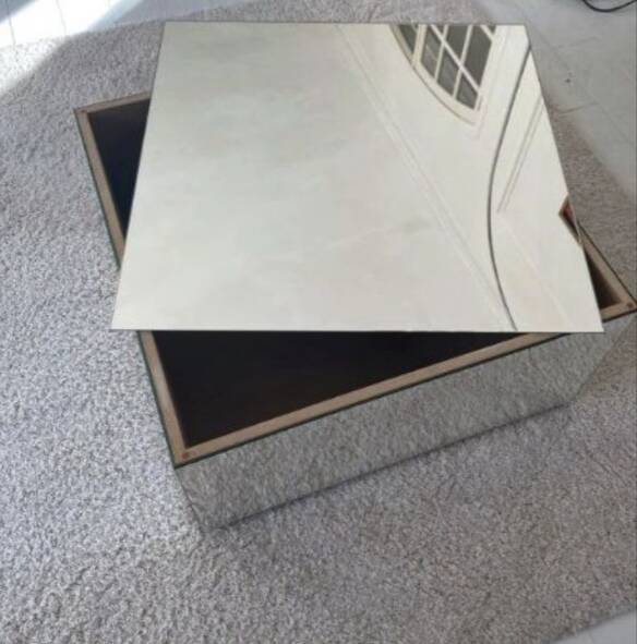 Kristina Dam. Table basse en verre miroir