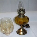 ancienne lampe  de table ou chevet lampe à pétrole électrifiée