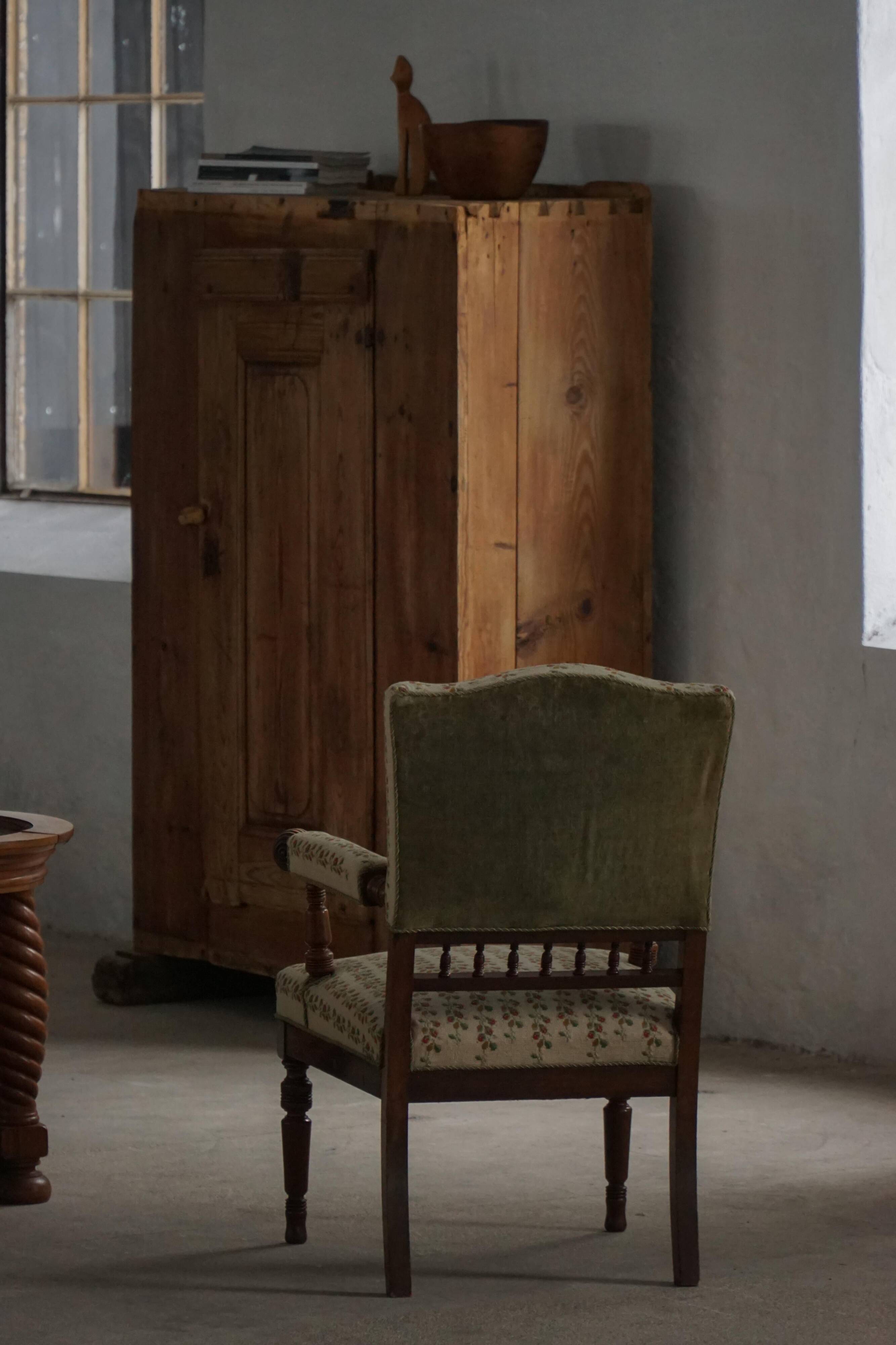 Fauteuil danois moderne en bois tourné avec tissu floral, début du XXe siècle