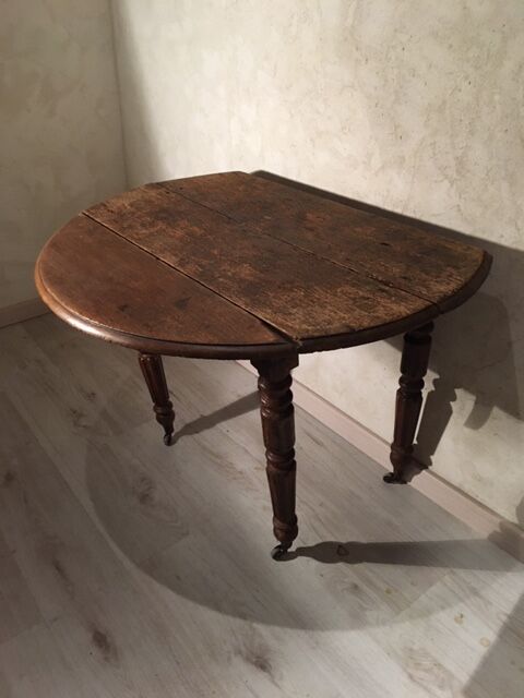 Round table old solid oak wheels 2 extensions folding sides