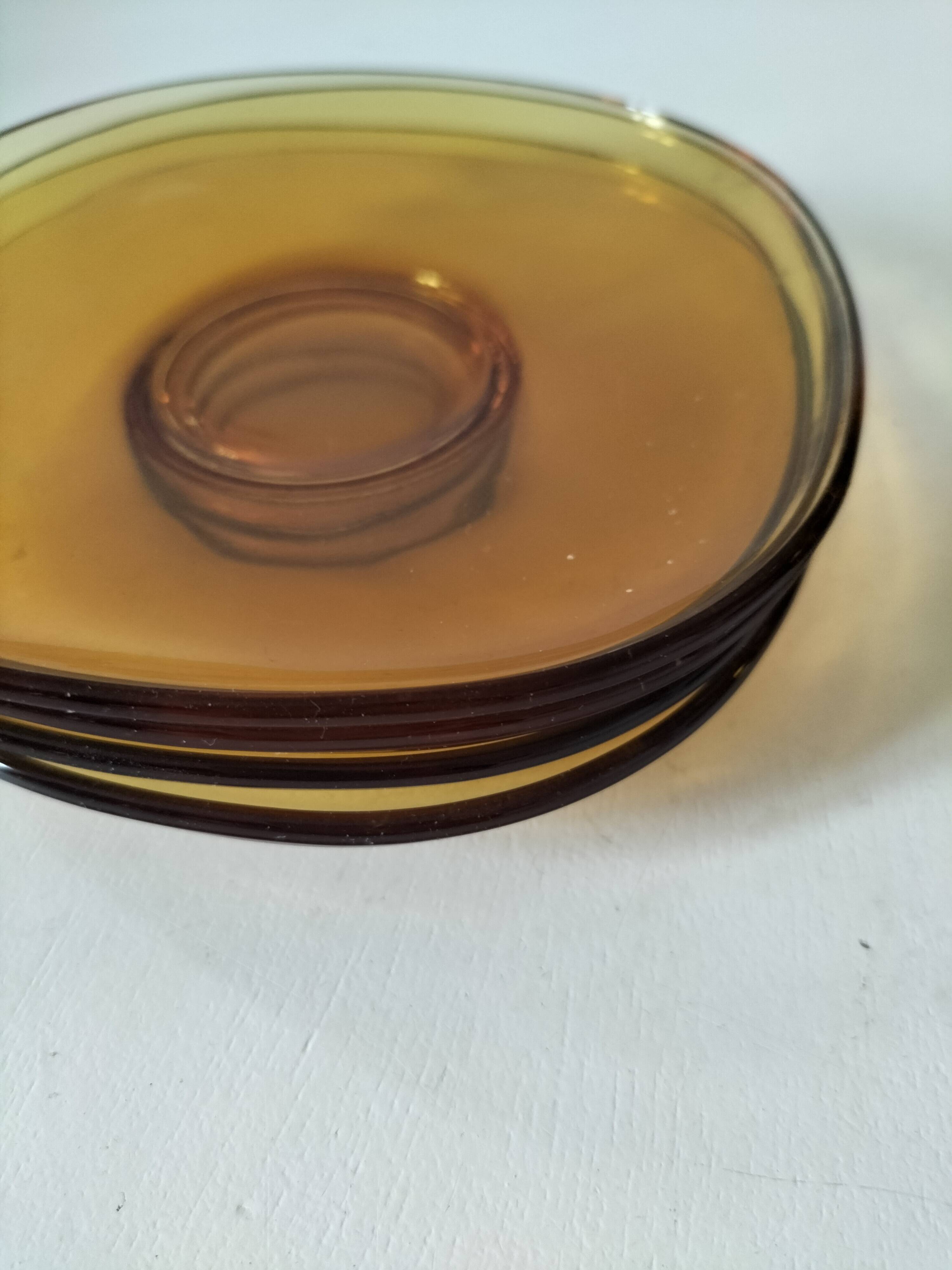 4 cups and saucers VERECO amber
