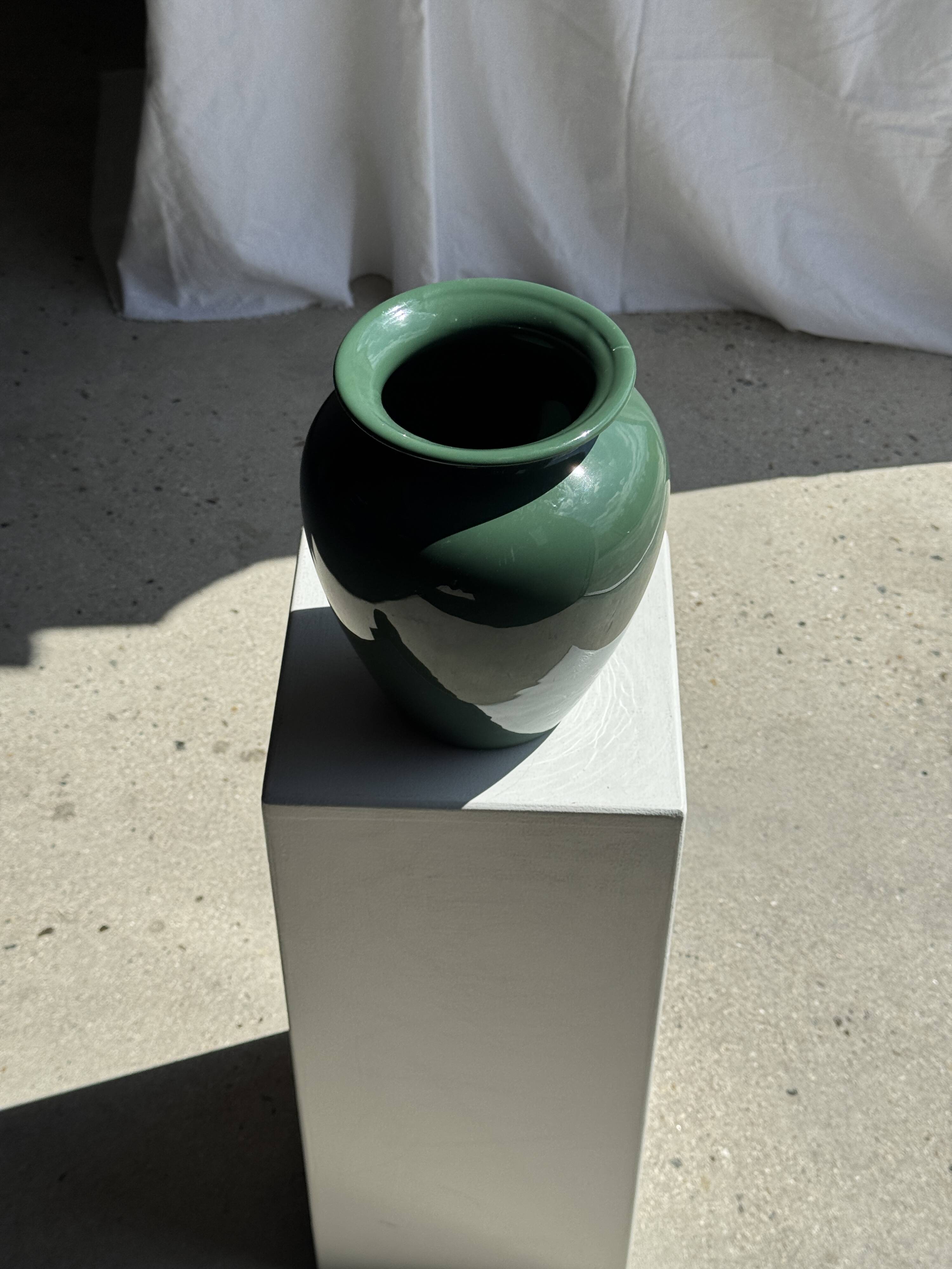 Large deep water green ceramic vase H26 D22