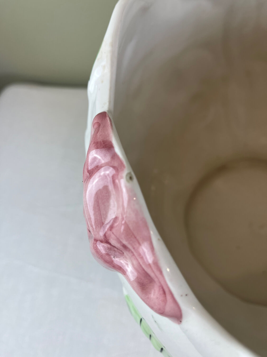 Important glazed ceramic cache pot