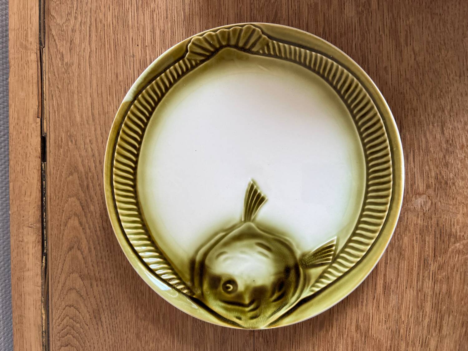 Green fish plates