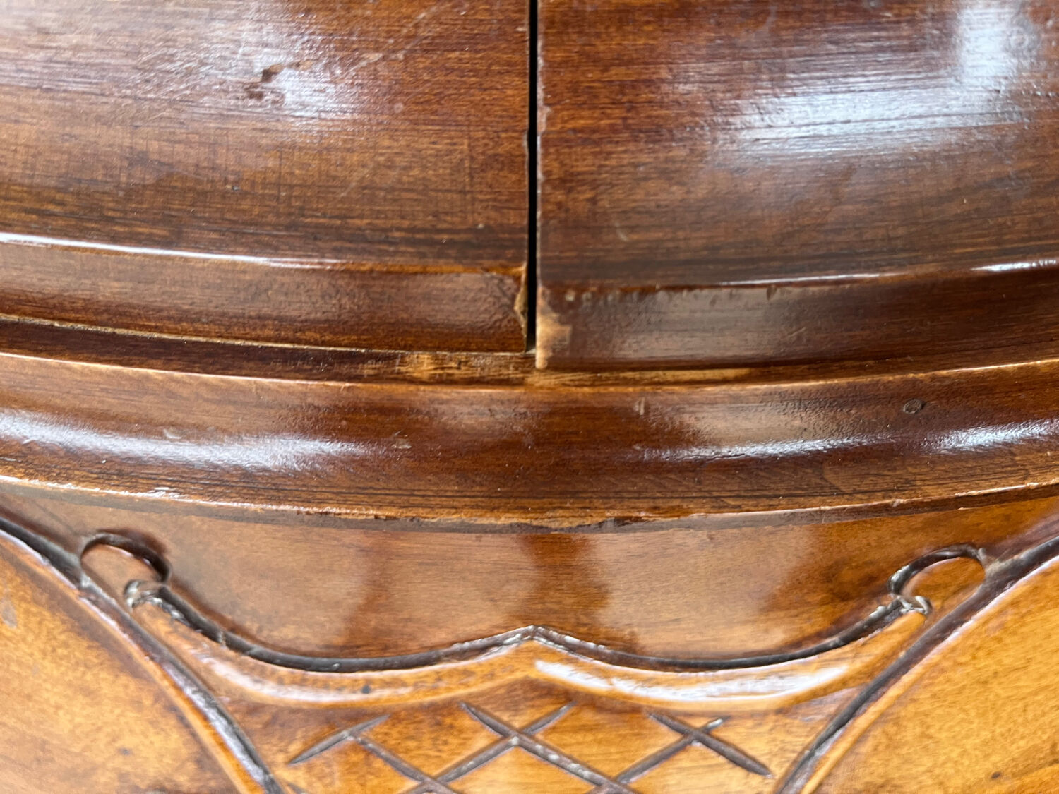 Bordeaux chest of drawers