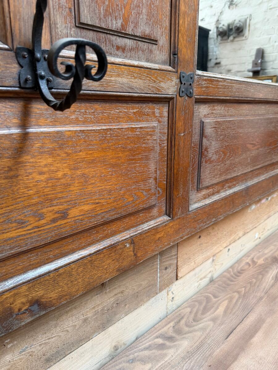 Large oak wall wardrobe from the early 20th century.