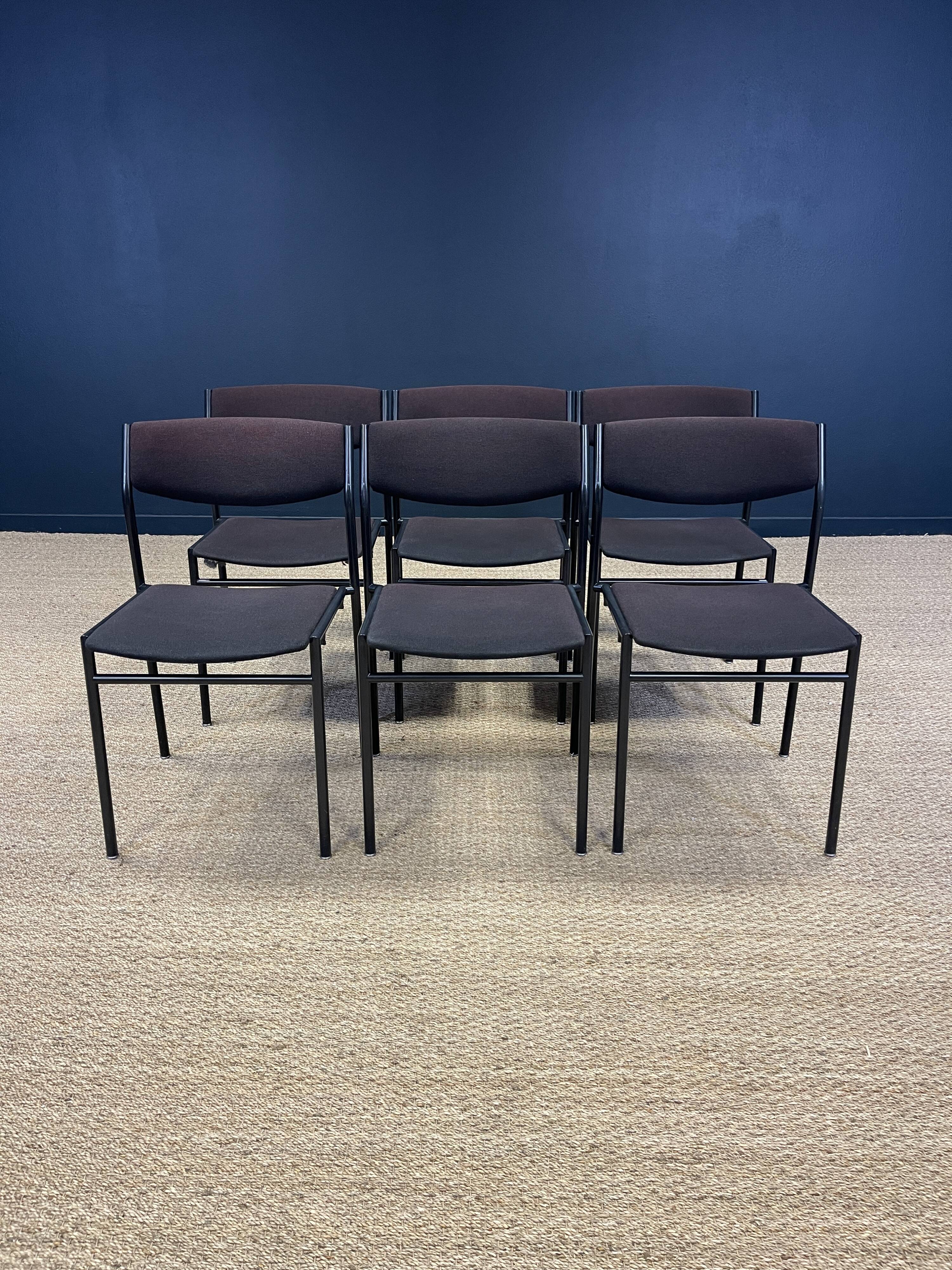 Set of 6 Gijs Van Der Sluis chairs in aubergine fabric with grey steel legs, 70s Netherlands