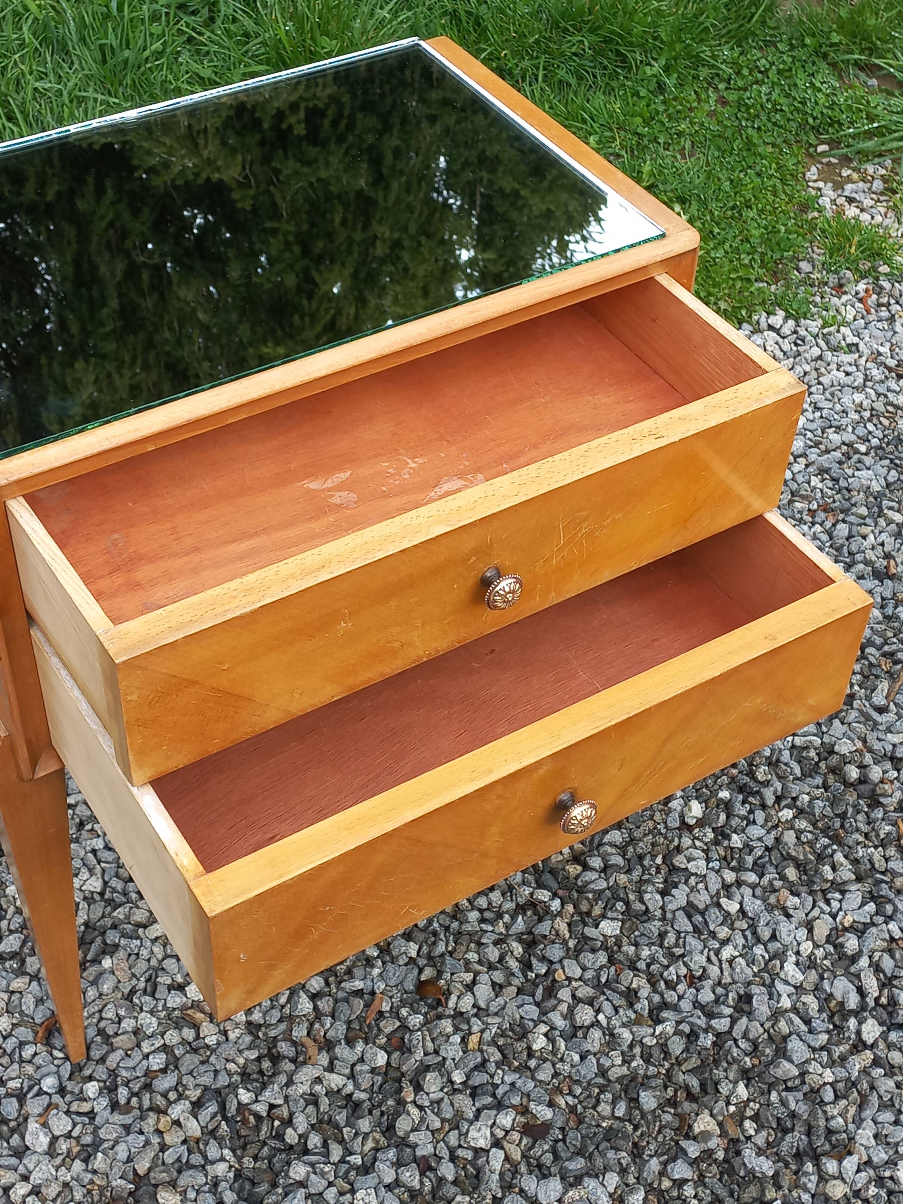 Vintage pair of bedside tables from the 1950s in sycamore and a mirror.