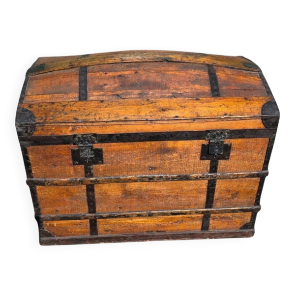 Coffre de voyage ancien bombé bois et fer forgé XIXe