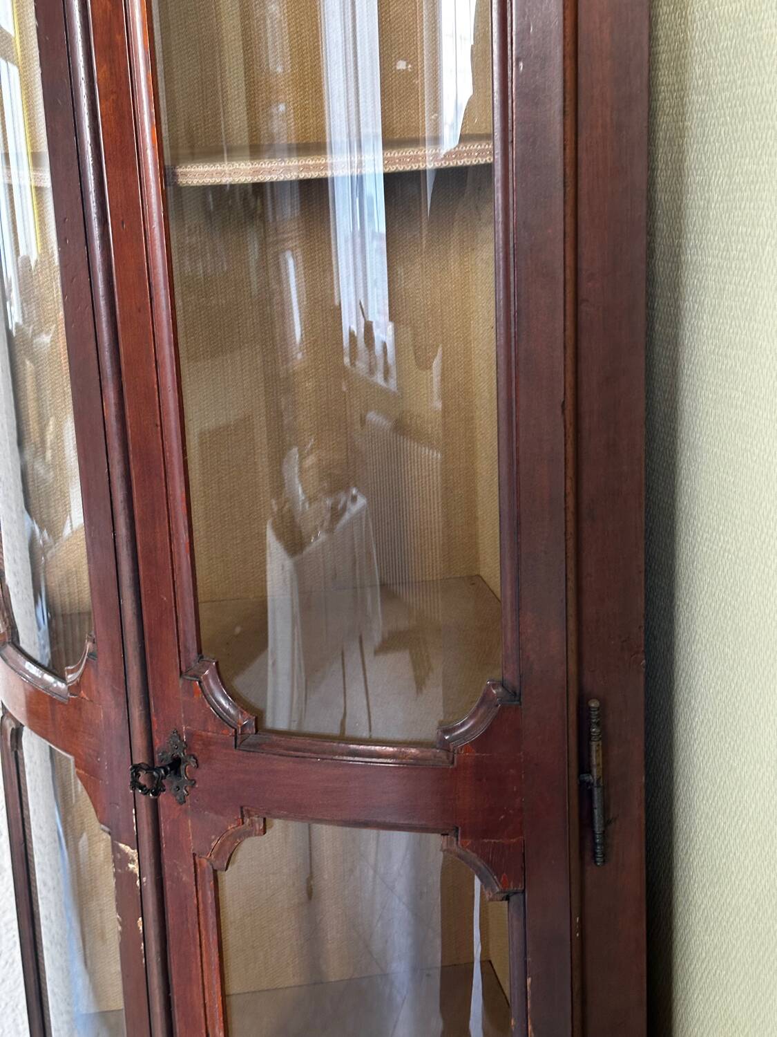 Corner display cabinet veneered in mahogany - Victorian - 20th century