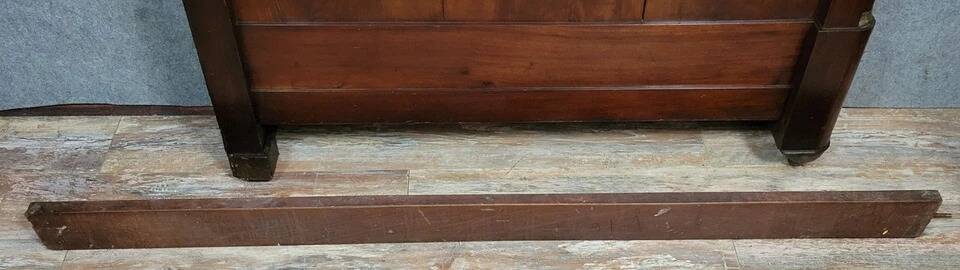 Rare Empire period mahogany bed with gilt bronze profiles circa 1800