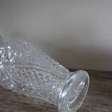 Structured glass vase with curved flowers
