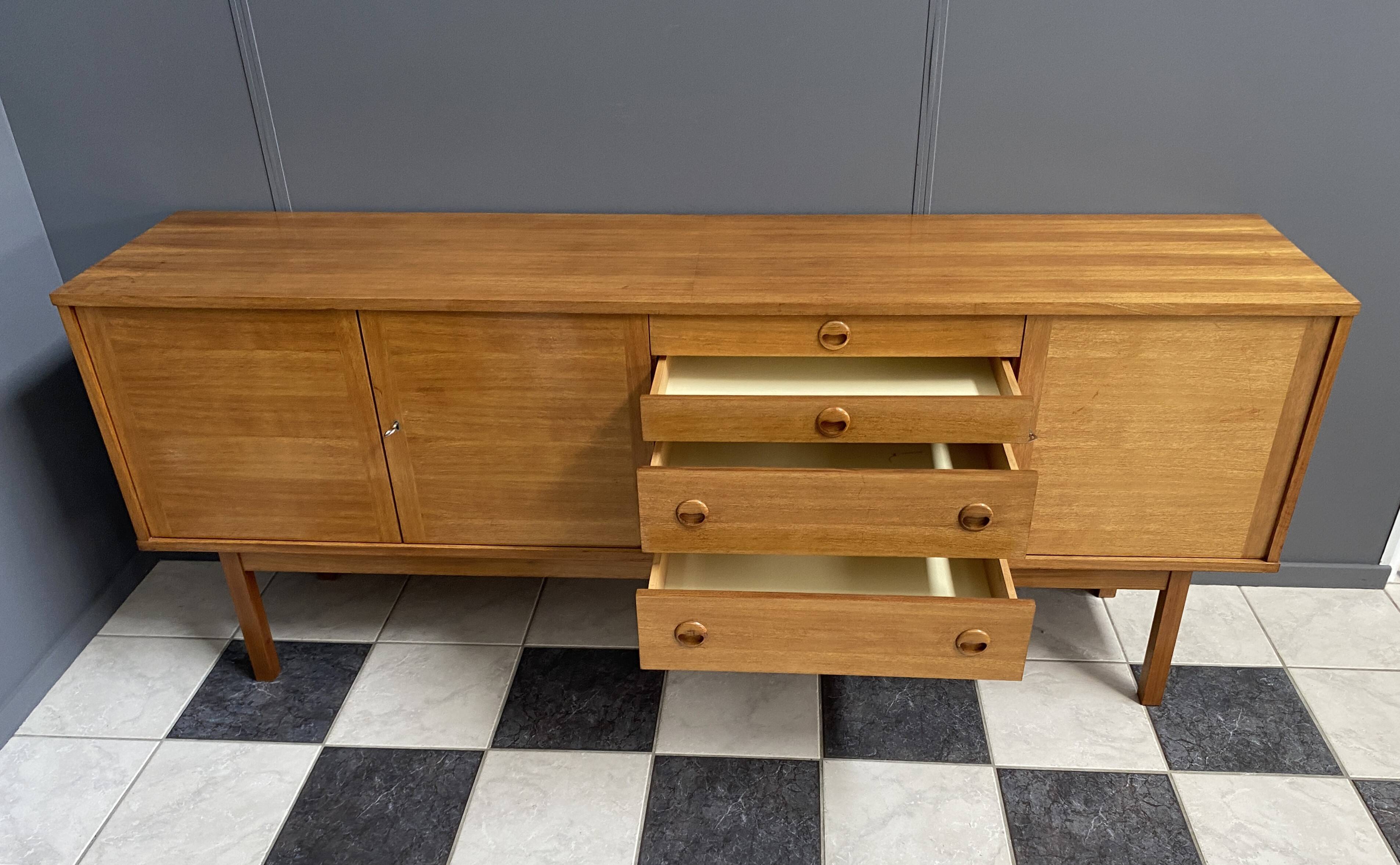 Buffet de style danois des années 1960